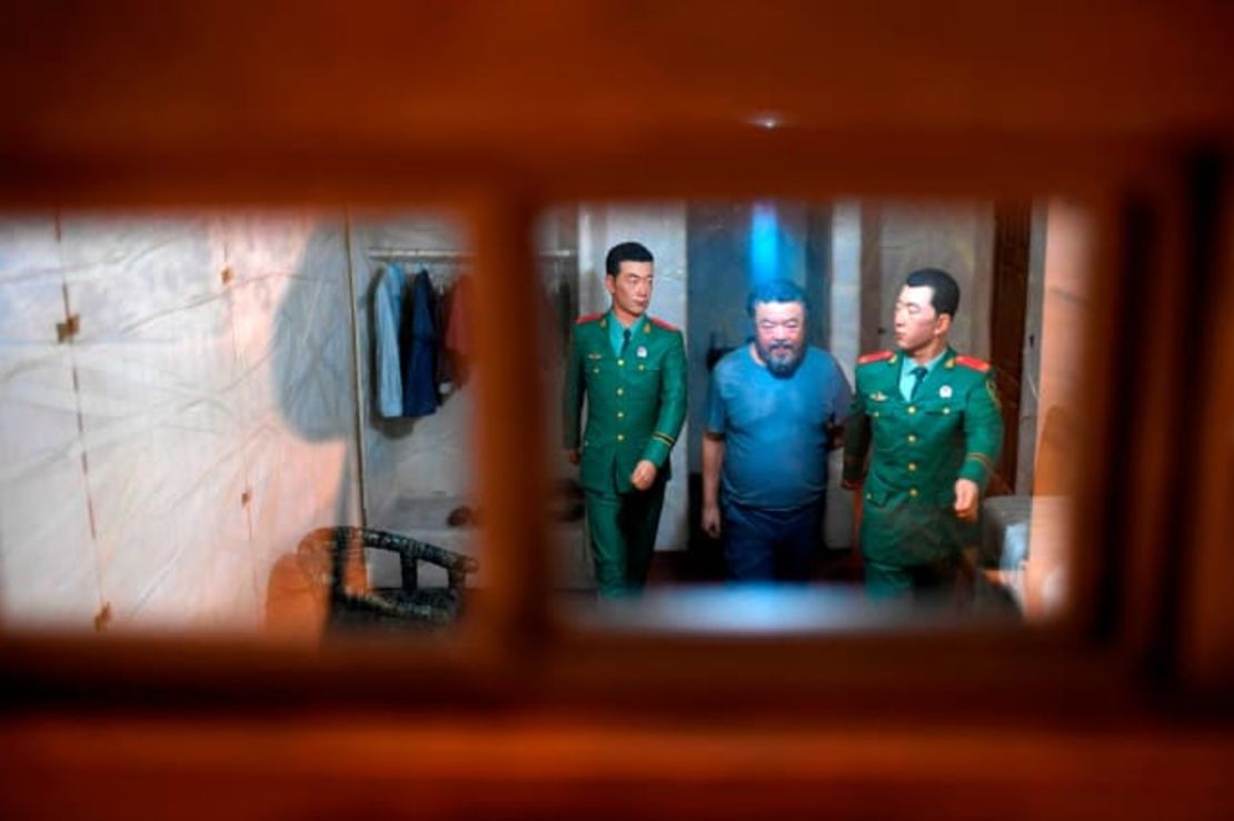 Instalación "S.A.C.R.E.D" de Ai Weiwei en el museo de Dusseldorf, Alemania, en mayo de 2019.