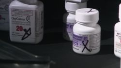 CNNE 720193 - adiccion a opioides- farmaceuticas llegan a un acuerdo