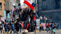 CNNE 720523 - tension en chile- asi fueron las protestas este lunes