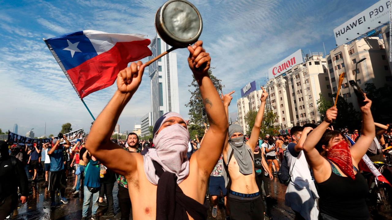 CNNE 721382 - manifestante- los chilenos protestamos por la desigualdad