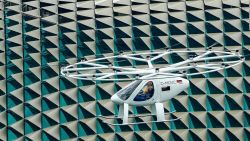 CNNE 721491 - volocopter realiza vuelos de prueba de su taxi volador