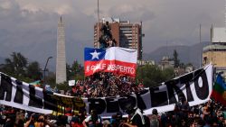 CNNE 721620 - asi fue el quinto dia de protestas e incidentes en chile