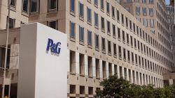 CNNE 721636 - procter & gamble- ganancias aumentan 12%