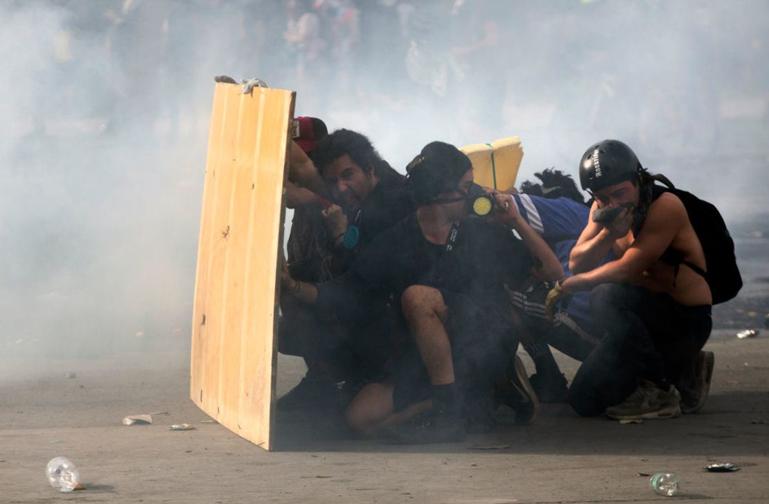 CNNE 721929 - topshot-chile-crisis-protest