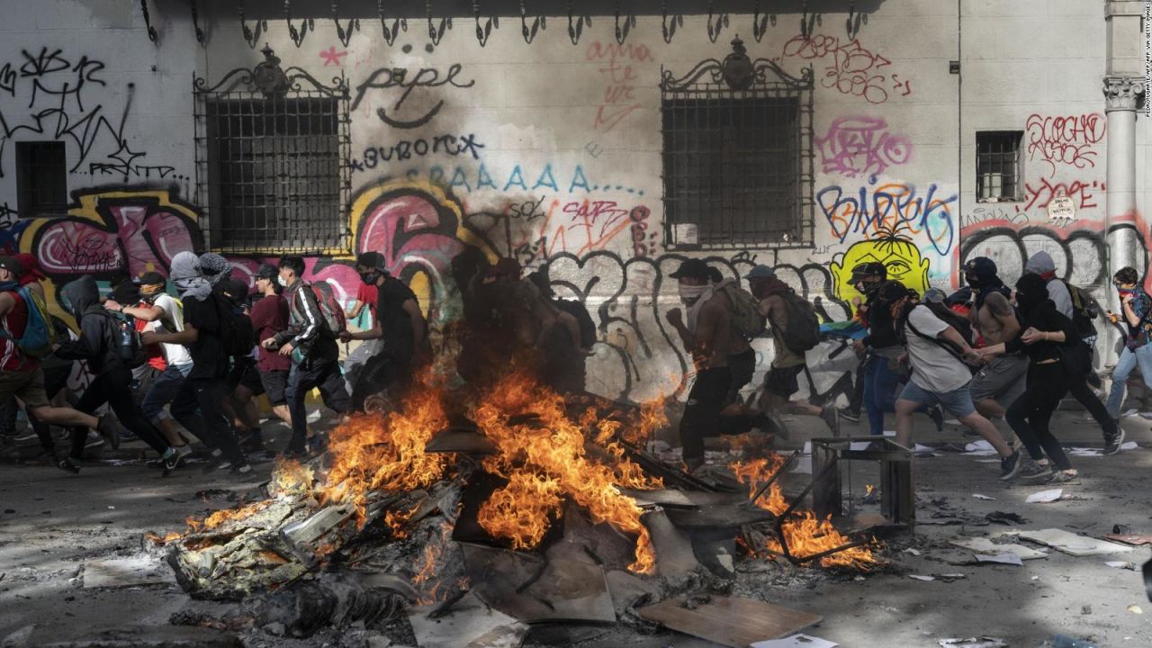 CNNE 721951 - un menor entre los muertos en las protestas en chile