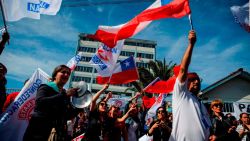 CNNE 722064 - manifestante valoran medidas de pinera, pero creen que no es suficiente