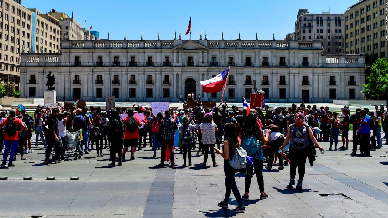 CNNE 724334 - ¿esta el capitalismo chileno en la silla de los acusados?