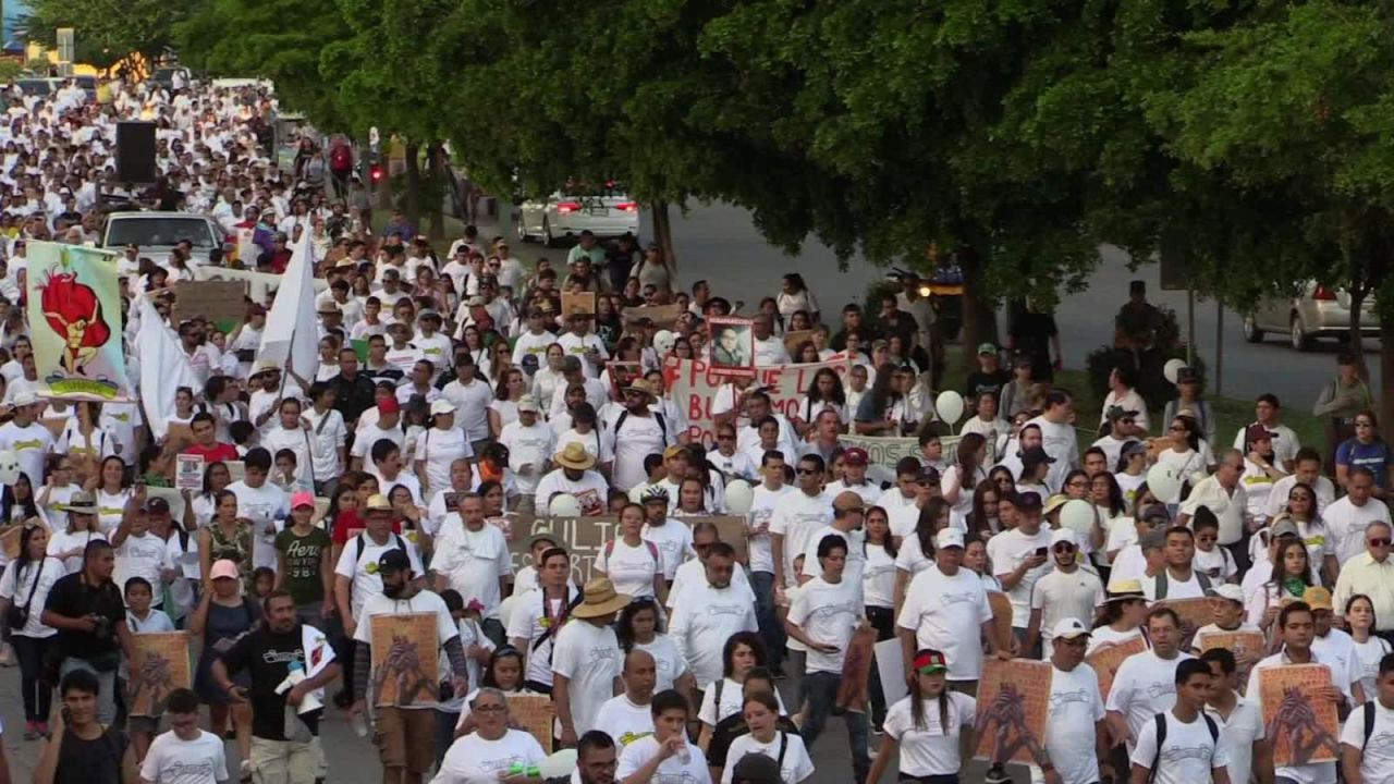 CNNE 724442 - marchan en culiacan tras operativo fallido contra hijo del chapo