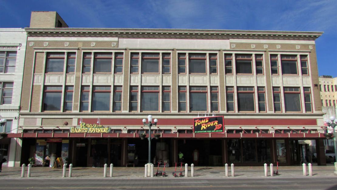 CNNE 725045 - san antonio woolworth, texas