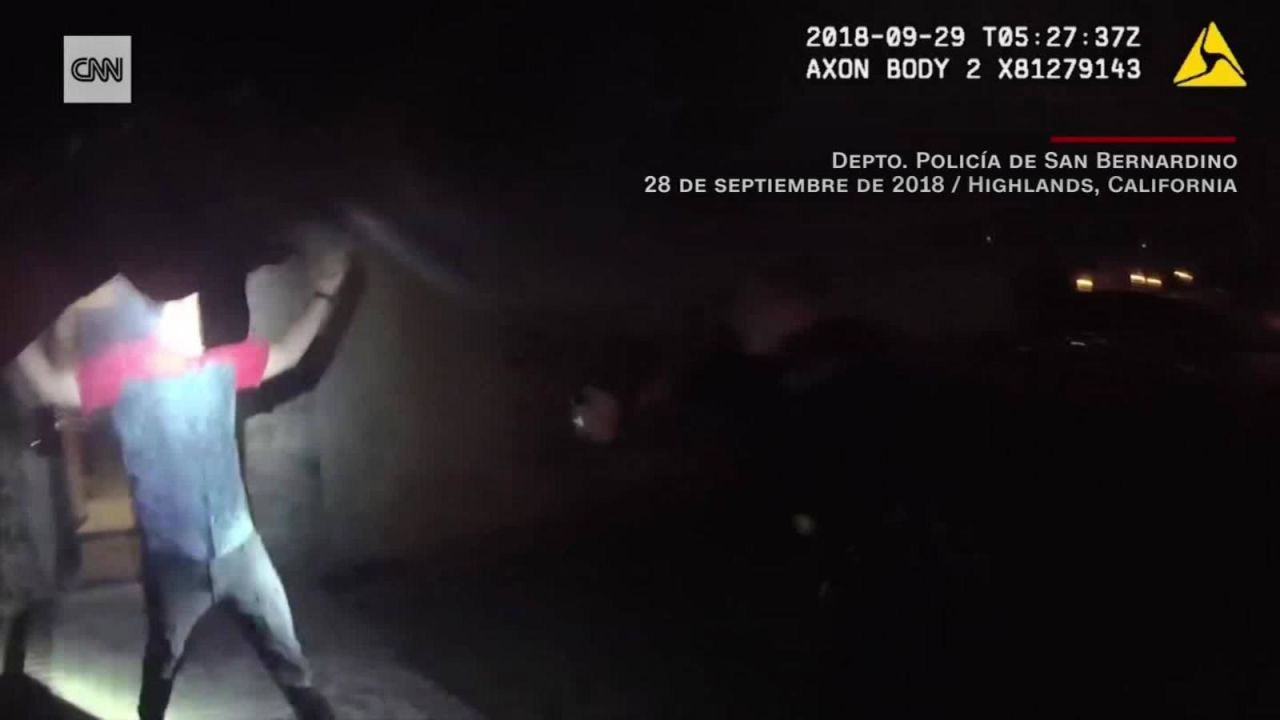 CNNE 725587 - policia dispara a un hombre con las manos en alto