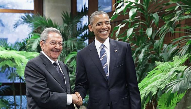 En 2016, el presidente Barack Obama fue el primer presidente electo de Estados Unidos en visitar Cuba desde que Calvin Coolidge lo hizo en 1928. Pero Cuba ha estado lejos de estar aislada. Mira en esta galería otros líderes mundiales, figuras religiosas y grandes celebridades que han estado en la isla caribeña.