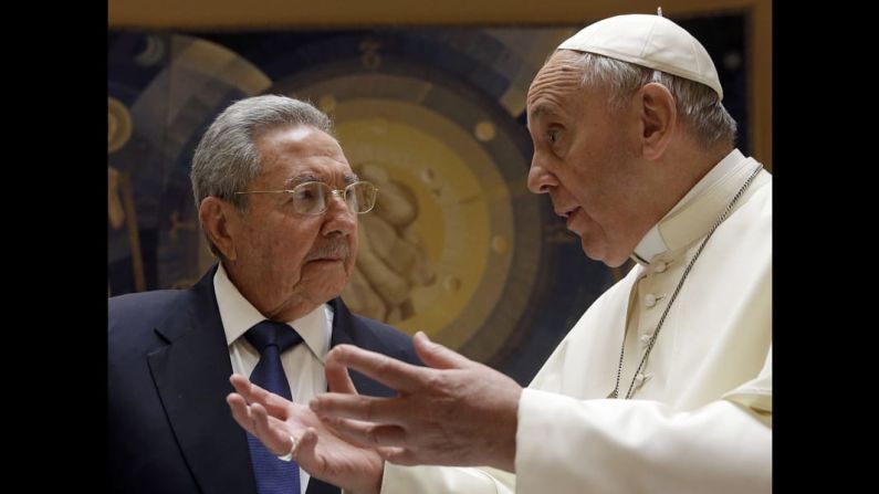 Ningún papa ha estado en la isla más veces que el papa Francisco. Aunque ha sido el líder de la Iglesia católica desde 2013, el papa Francisco ha visitado Cuba dos veces. Su primera visita fue en 2015. Francisco hizo un llamado a la nación comunista para que "se abra al mundo", mientras elogiaba la reciente restauración de los lazos diplomáticos con Estados Unidos. En 2016, Cuba sirvió de telón de fondo para la primera reunión entre los jefes de las iglesias ortodoxa católica y rusa desde el Gran Cisma en 1054.