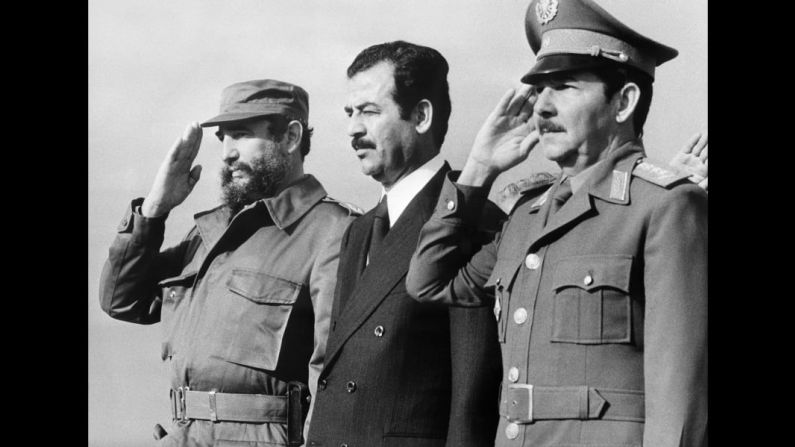 Fidel Castro disfrutó de una estrecha relación con muchos jefes de estado de Oriente Medio. Uno de ellos fue el presidente de Iraq, Saddam Hussein. La primera visita de Hussein a Cuba fue en 1979, cuando era vicepresidente.