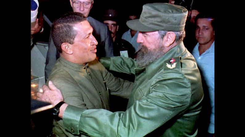 El presidente de Venezuela Hugo Chávez fue uno de los aliados más cercanos de Fidel Castro. Su amistad abarcó casi dos décadas. Chávez visitó Cuba por primera vez en 1994, poco después de su liberación de prisión por su participación en un fallido golpe de Estado. Chávez visitó Cuba muchas veces en los años posteriores a esa visita. También recibió tratamiento médico en la isla hasta su muerte en 2013.