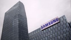 CNNE 726258 - ganancias de samsung caen mas de 50%