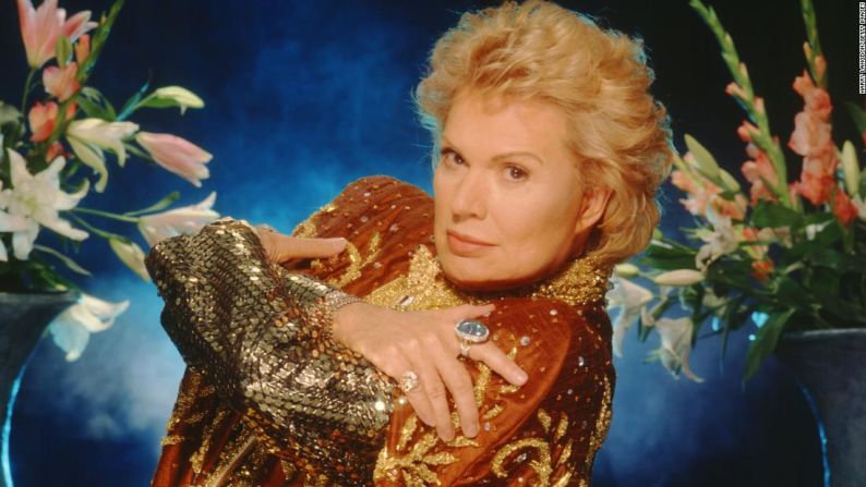 El astrólogo puertorriqueño Walter Mercado Salinas murió el 3 de noviembre.