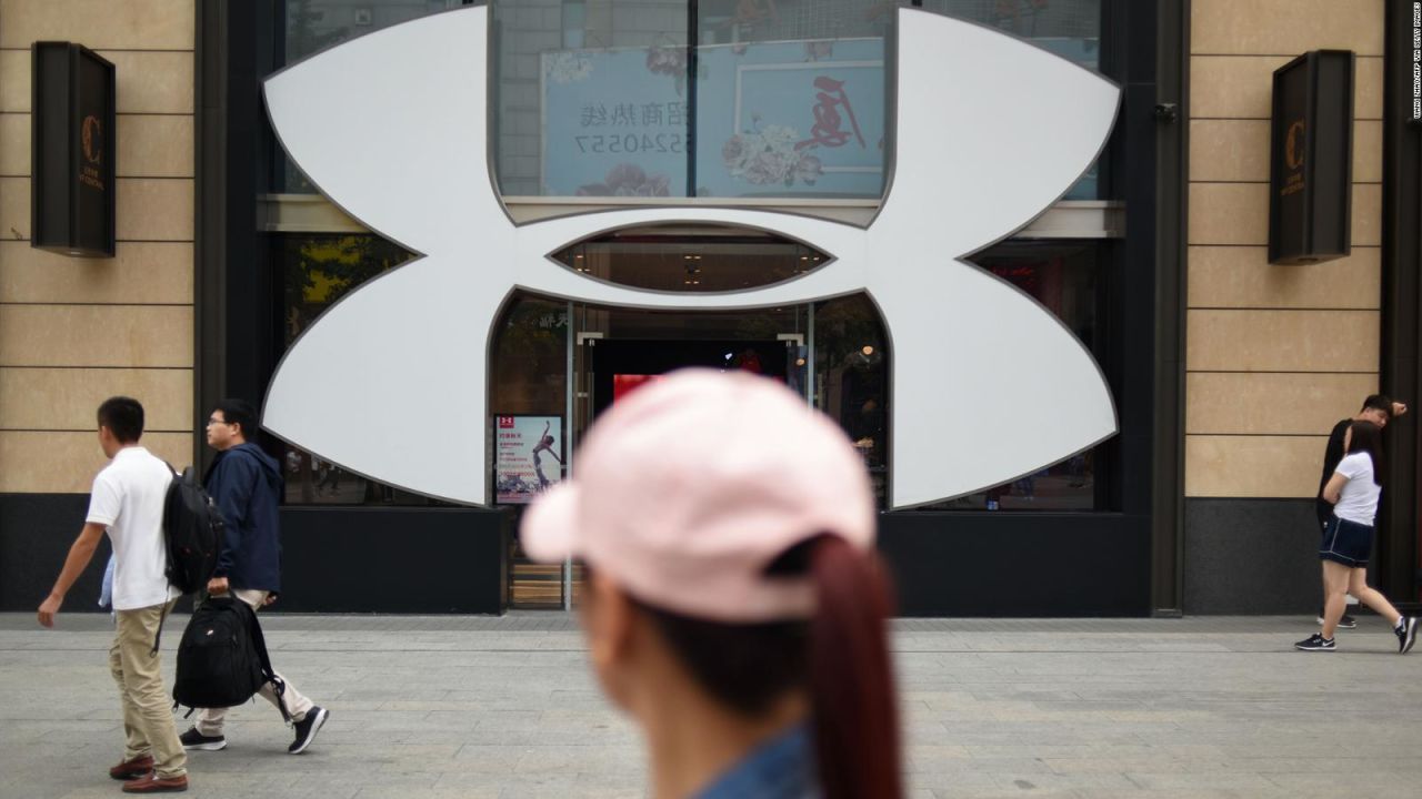 CNNE 727563 - desplome en las acciones de under armour