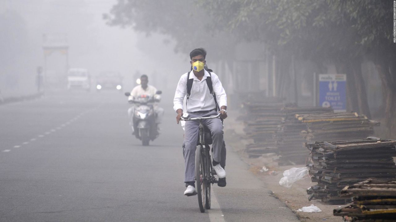 CNNE 727892 - la contaminacion del aire cubre a nueva delhi