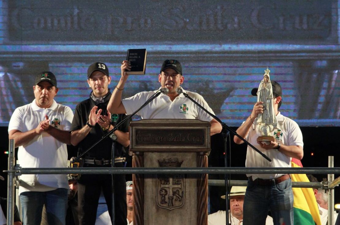 El líder opositor Luis Fernando Camacho durante un evento en Santa Cruz, Bolivia, el 4 de noviembre de 2019.