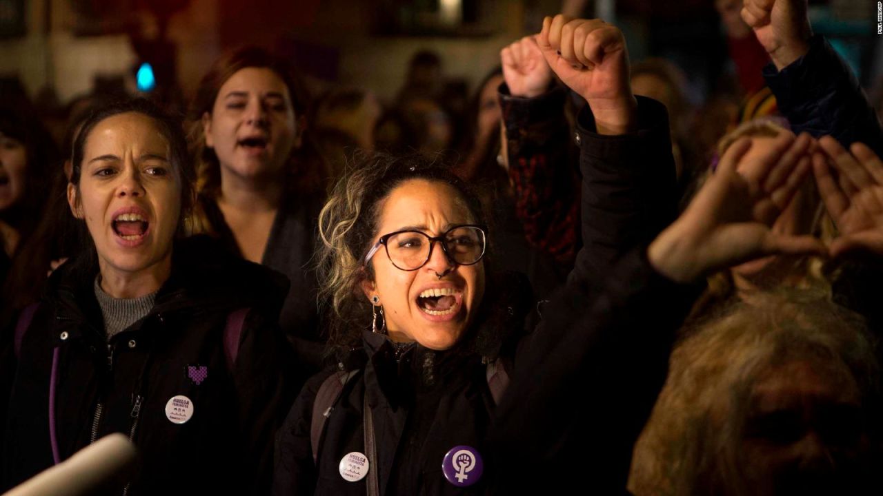 CNNE 727967 - espana- protestan contra retiro del cargo de violacion sexual