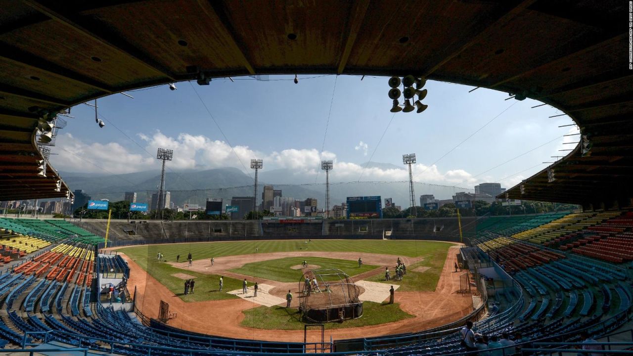 CNNE 728618 - en medio de la crisis venezolana, inicia la liga de beisbol