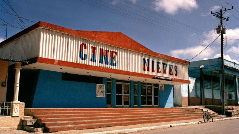 Cine Nieves, Majagua — Después de la revolución, el número de salas de cine en el país aumentó a 600.