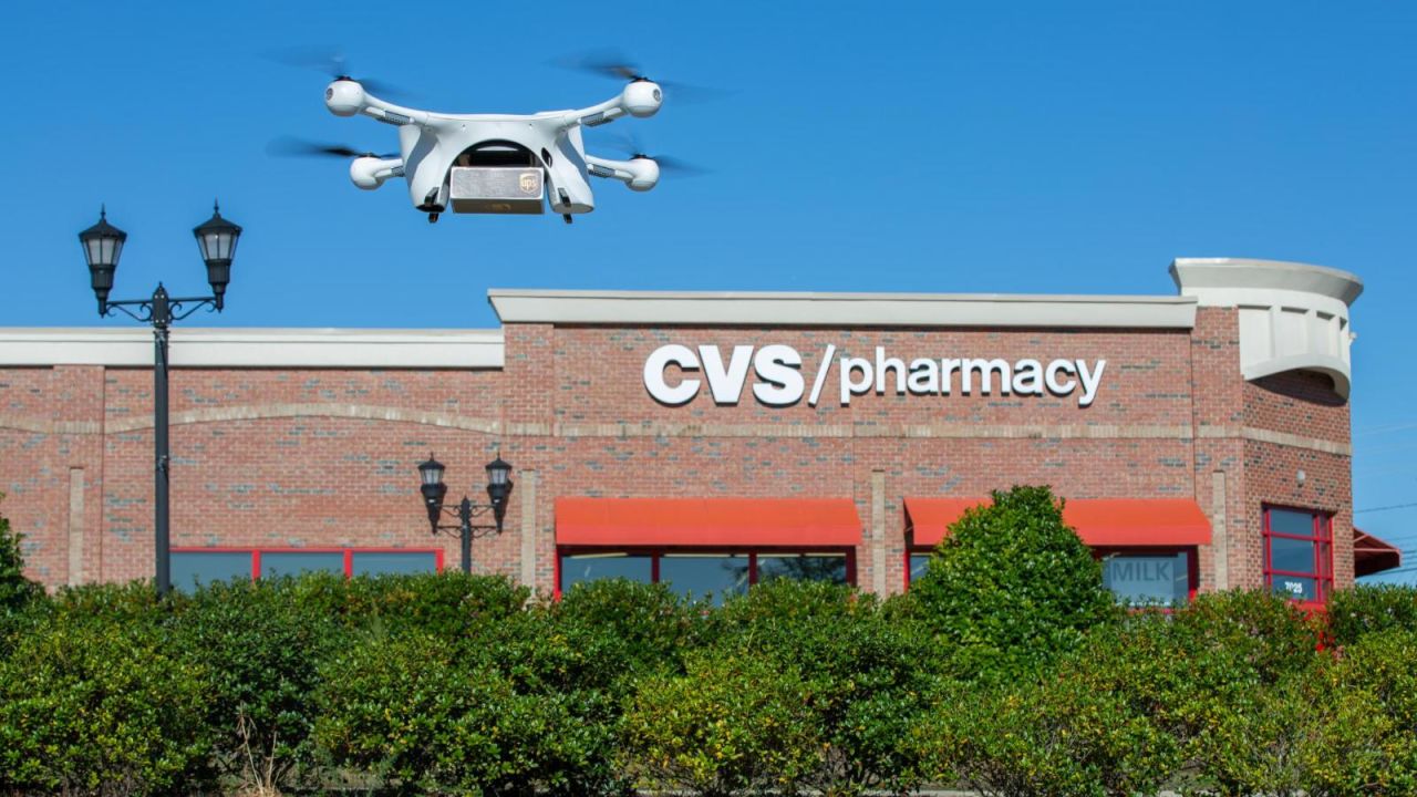 CNNE 729686 - cvs hace la primera entrega con un dron de medicinas recetadas