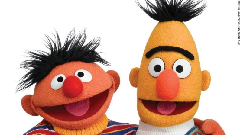 Inicialmente, este dueto estaba ideado para apoyar a los actores en el programa, pero la audiencia respondió tan bien ante el humor de Beto y Enrique (Bert and Ernie, en inglés), que los productores del espectáculo los pusieron en un rol protagónico.