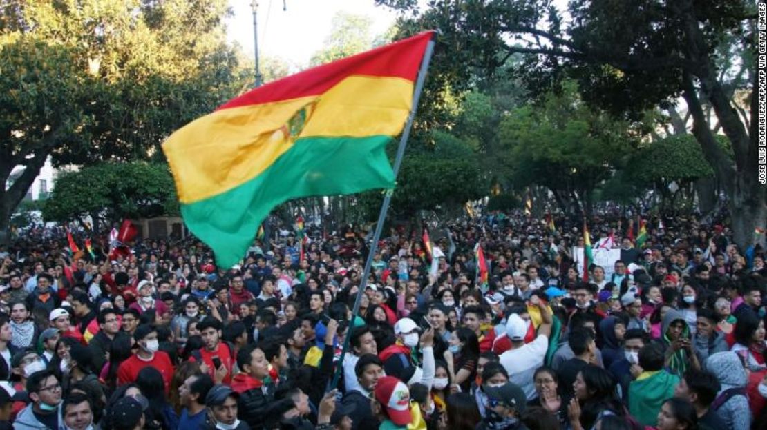 Manifestantes protestan por los resultados de las elecciones en Sucre, Bolivia, el 22 de octubre de 2019.