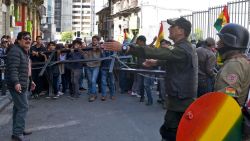 CNNE 730634 - las ff-aa- patrullaran las calles en bolivia