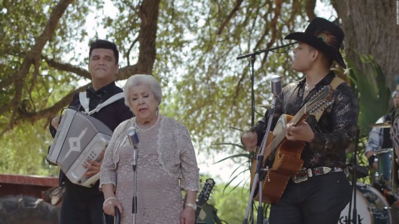 CNNE 731264 - la abuela que consiguio una nominacion a los latin grammy