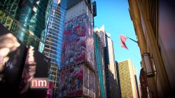 CNNE 731579 - artista espanol pinta gigantesco mural en times square