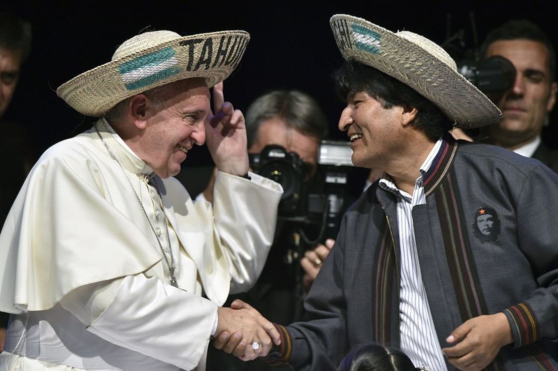 El papa Francisco y el presidente Evo Morales durante un evento en Santa Cruz, Bolivia, el 9 de julio de 2015, durante la visita del pontífice a Bolivia.