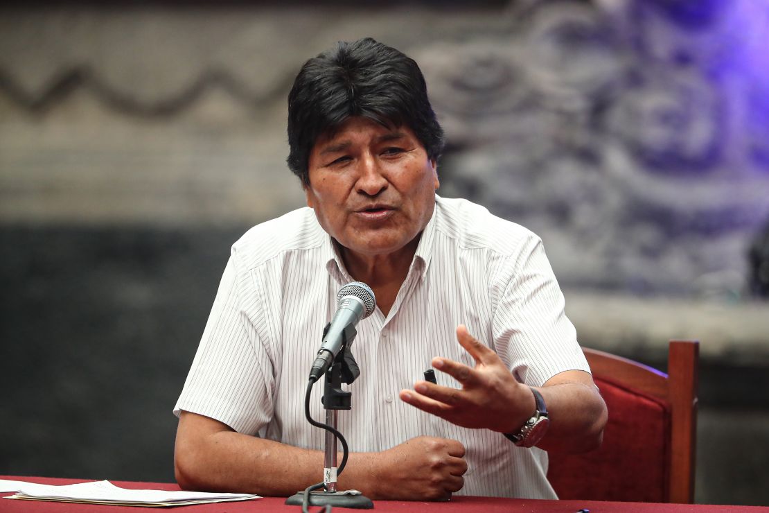 CNNE 732228 - evo morales holds press conference in mexico city