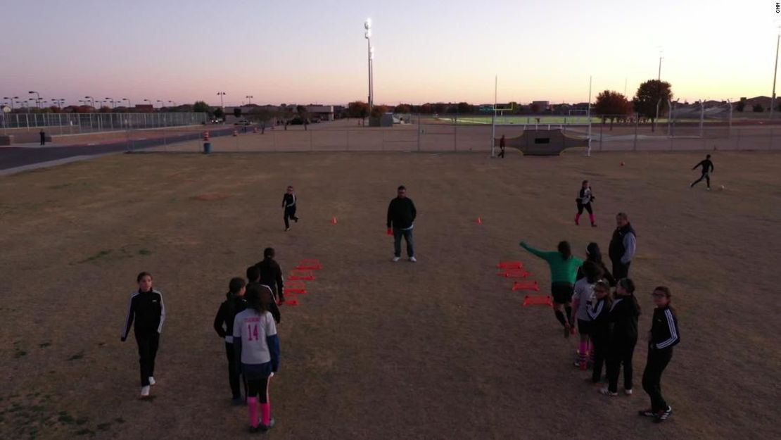 Calvillo volvió a entrenar el equipo femenino El Paso Fusion Soccer Club después de aproximadamente dos meses en hospitales.