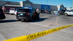 CNNE 733655 - tiroteo en walmart en oklahoma deja tres muertos