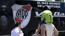 CNNE 734502 - fieles a su equipo, hinchas de river viajan a peru para la final