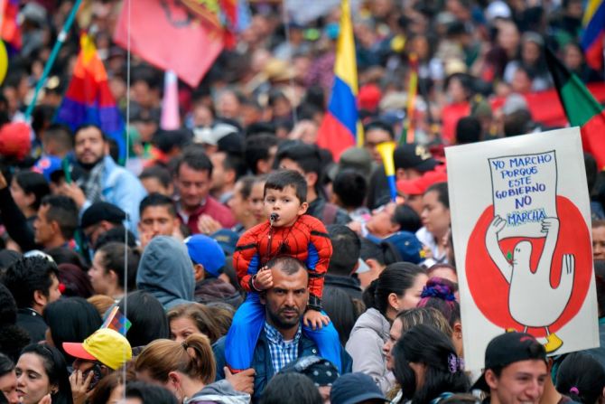 Adultos acompañados con menores acudieron a las manifestaciones.