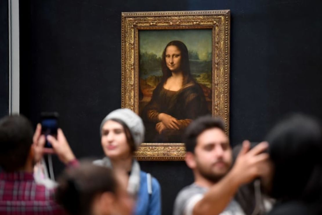 Si tenías dudas sobre la gran popularidad de "Mona Lisa", las multitudes en el Louvre lo convencerán.