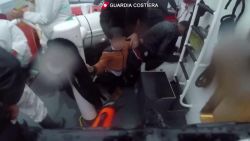 CNNE 736541 - impactante rescate de una nina en italia