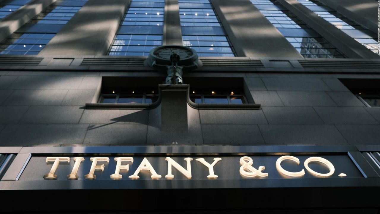 CNNE 736668 - breves economicas- lvmh compra tiffany and co-