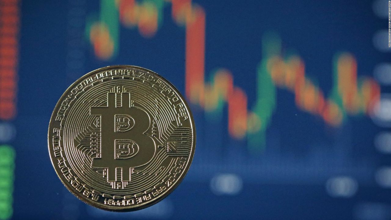 CNNE 737212 - el precio de bitcoin cae al nivel mas bajo en seis meses