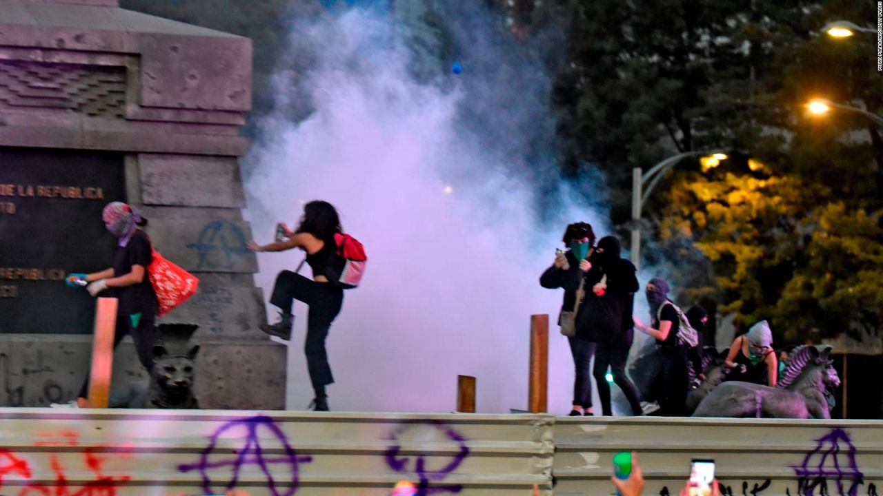 CNNE 737462 - reacciones al vandalismo de marcha de mujeres en mexico