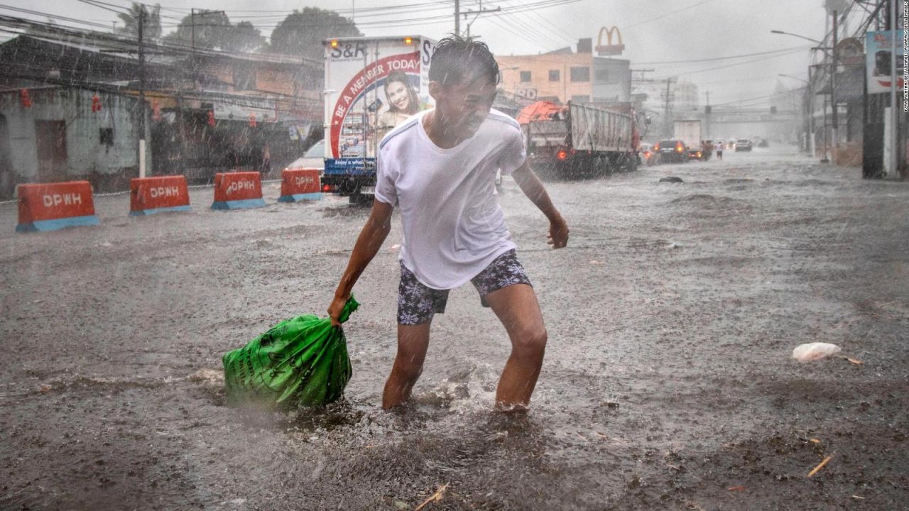 CNNE 739964 - el tifon kammuri causa estragos en filipinas