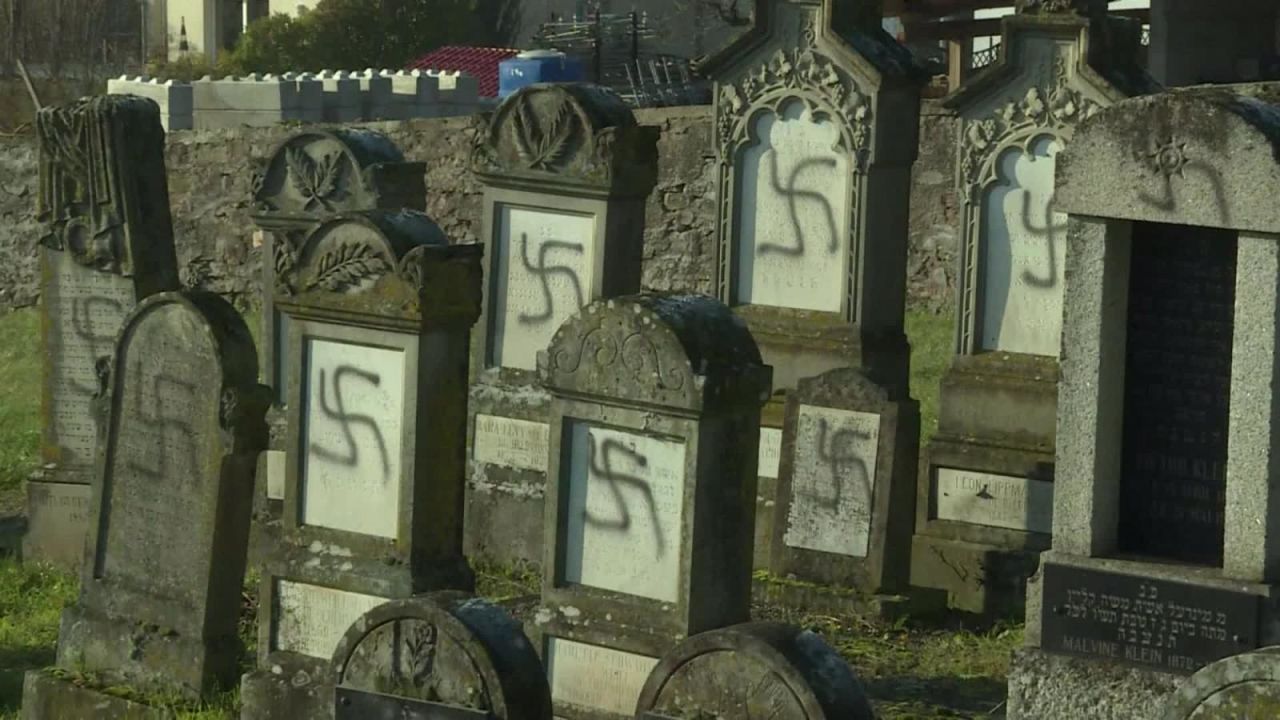 CNNE 740624 - ataque de vandalismo en cementerio judio en francia