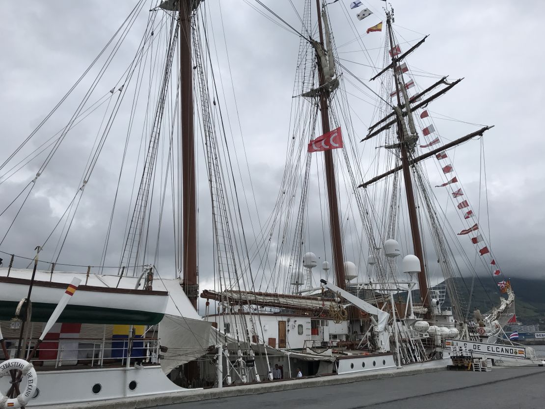 El Juan Sebastián de Elcano amarrado a puerto. (Crédito Miguel A. Antoñanzas).