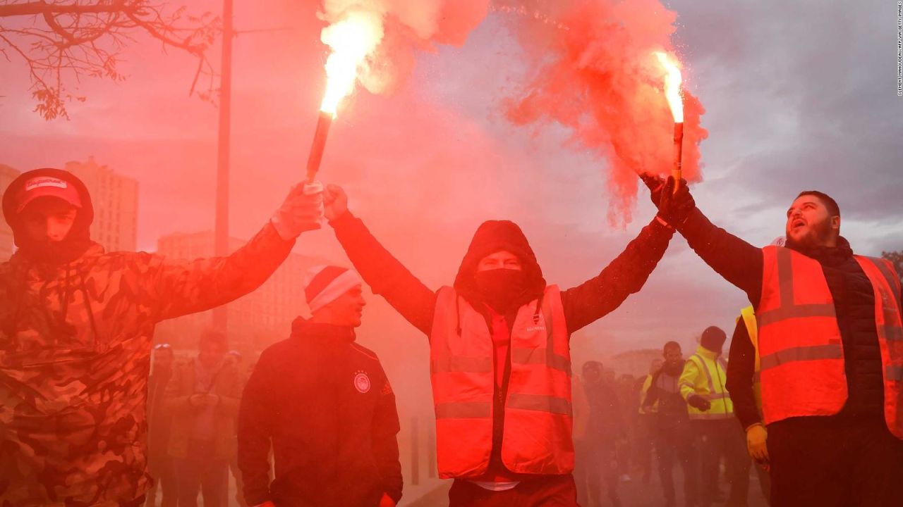 CNNE 741382 - breves economicas- francia paralizada por protestas