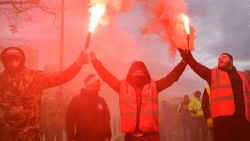 CNNE 741382 - breves economicas- francia paralizada por protestas