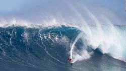 CNNE 745307 - ¿te animarias a surfear una ola de 15 metros?