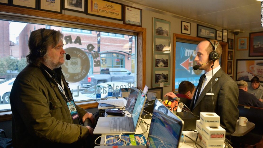 Miller fue entrevistado por Steve Bannon durante su cobertura de las primarias de New Hampshire en 2016.